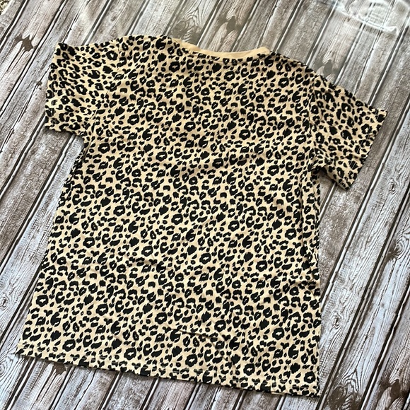 Cents of Style Roux Animal Print t-shirt tan leopard - Picture 5 of 11